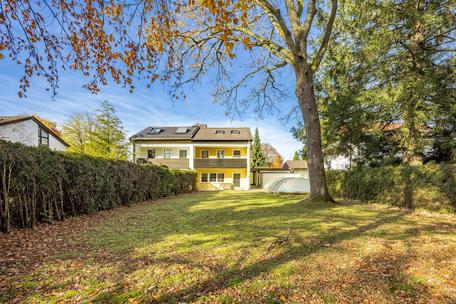 In Riemerlinger Bestlage: 581 m² Baugrundstück mit Park-Flair in naturnaher Ortsrandlage