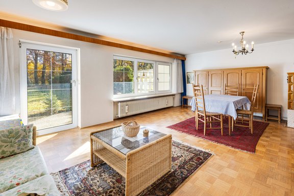 Living/dining area facing south