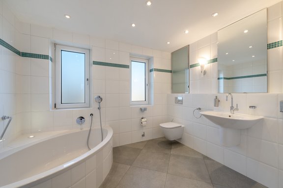 Comfortable daylight bathroom