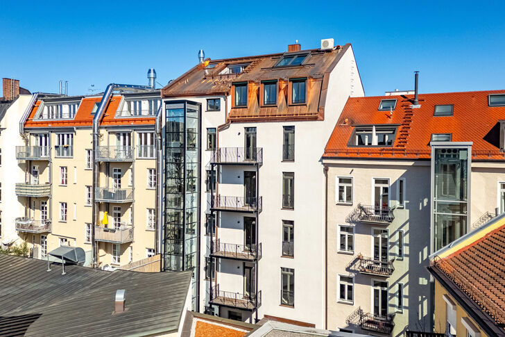 Fassade mit sonnigen Süd-West-Balkonen zum Innenhof