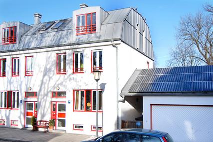 Individuell gestaltete Doppelhaushälfte mit schönem Wohnambiente und kleinem Garten