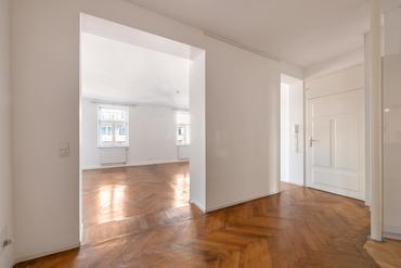 Individuelle 3-Zimmer-Altbauwohnung mit Balkonen zwischen Isartor und Gärtnerplatz