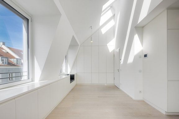 Weitläufige Maßeinbauten