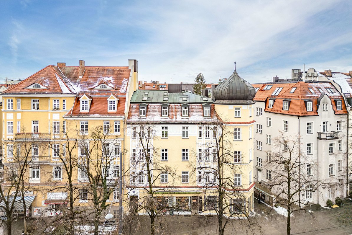 Imposantes Wohn- und Geschäftshaus