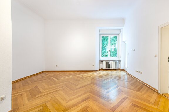 Spacious bedroom