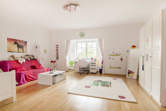 Spacious children's rooms