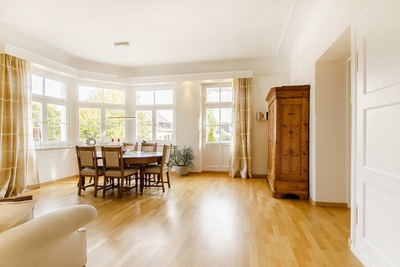 Dining room with beautiful bay window on the upper floor
