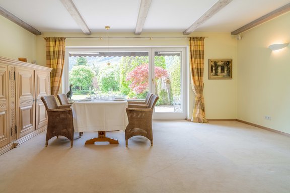 Esszimmer mit Terrassenzugang