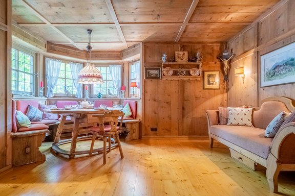 Zirbenstube mit Erker