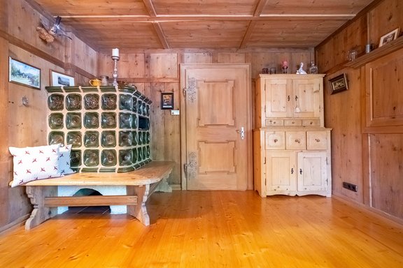 Kachelofen in der Zirbenstube