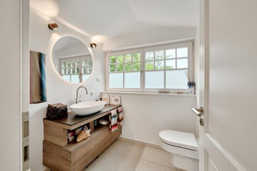 Bathrooms with built-in fixtures