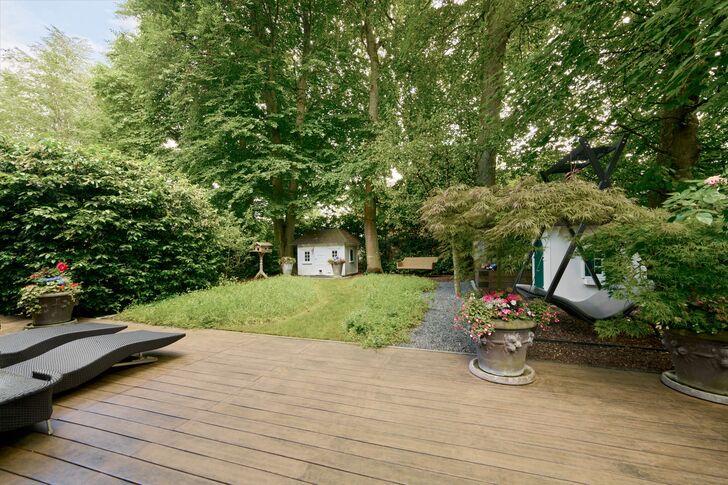Ruhe pur: Terrasse und Garten