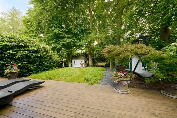 Pure tranquility: Terrace and garden