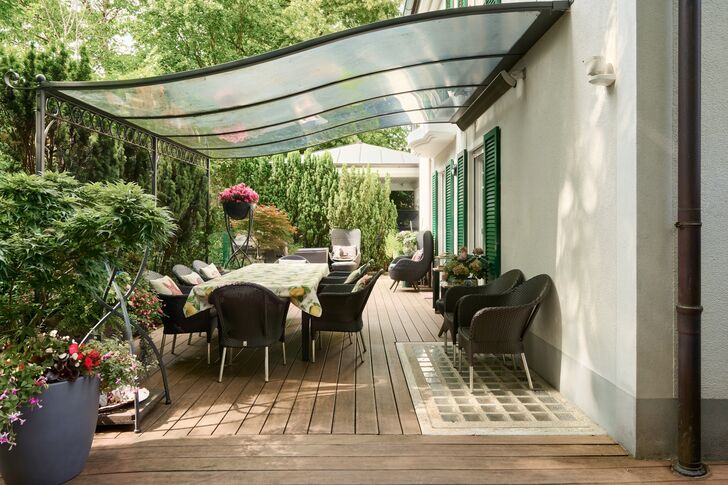 Essplatz unter der Pergola