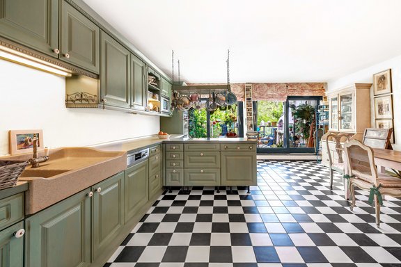 Großzügige Wohnküche