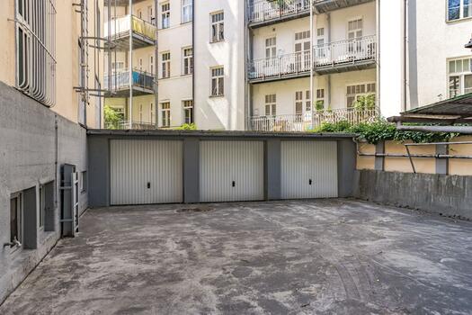 Single-car garages in the courtyard