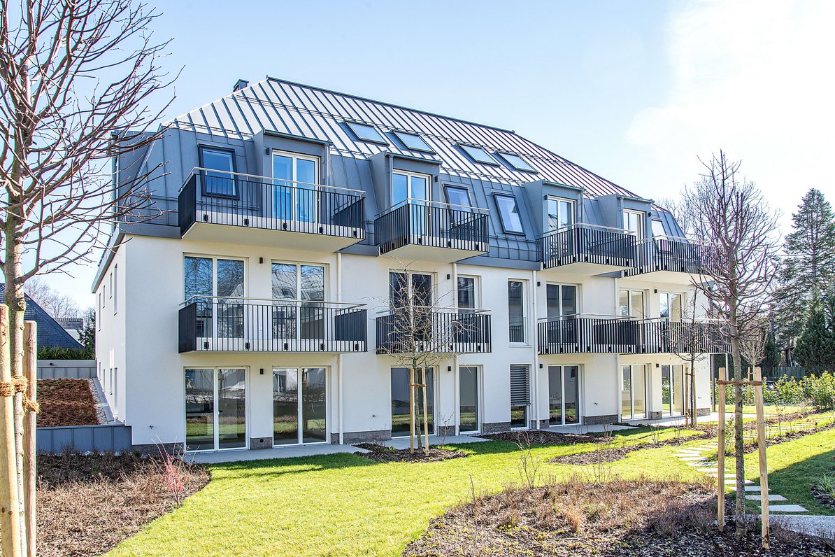 Hausansicht mit angelegten Garten