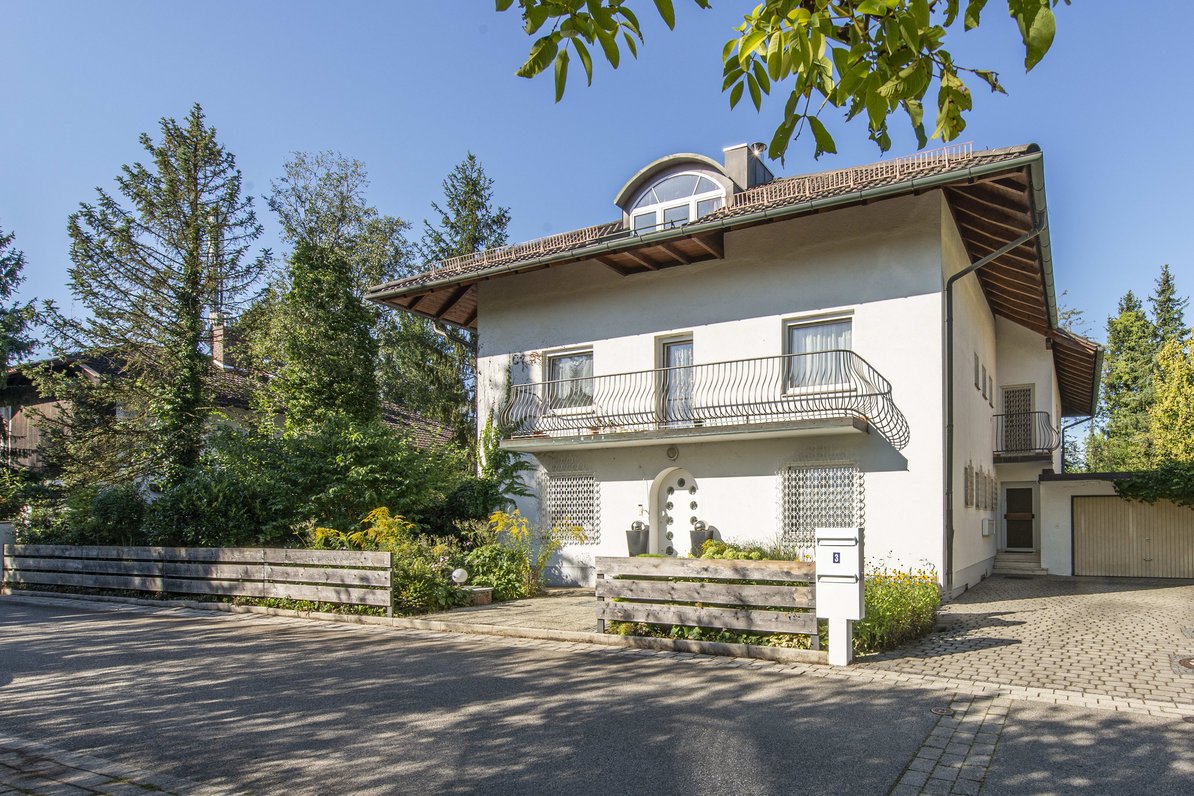 Apartment house in green surroundings