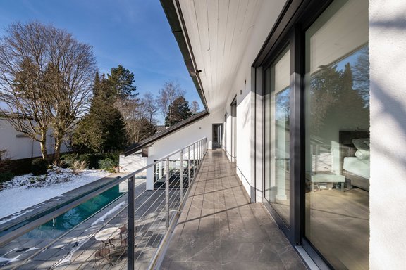 Südbalkon mit Gartenblick