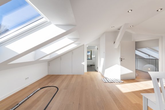 Lichterfülltes Dachstudio