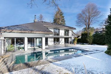 Kernsanierte Villa mit Pool und Traumgarten in Toplage