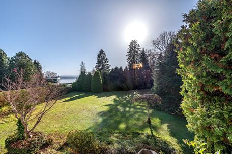 Core-reorganized single-family dwelling in 2. lake row with alpine view on 2.818 m ² private property