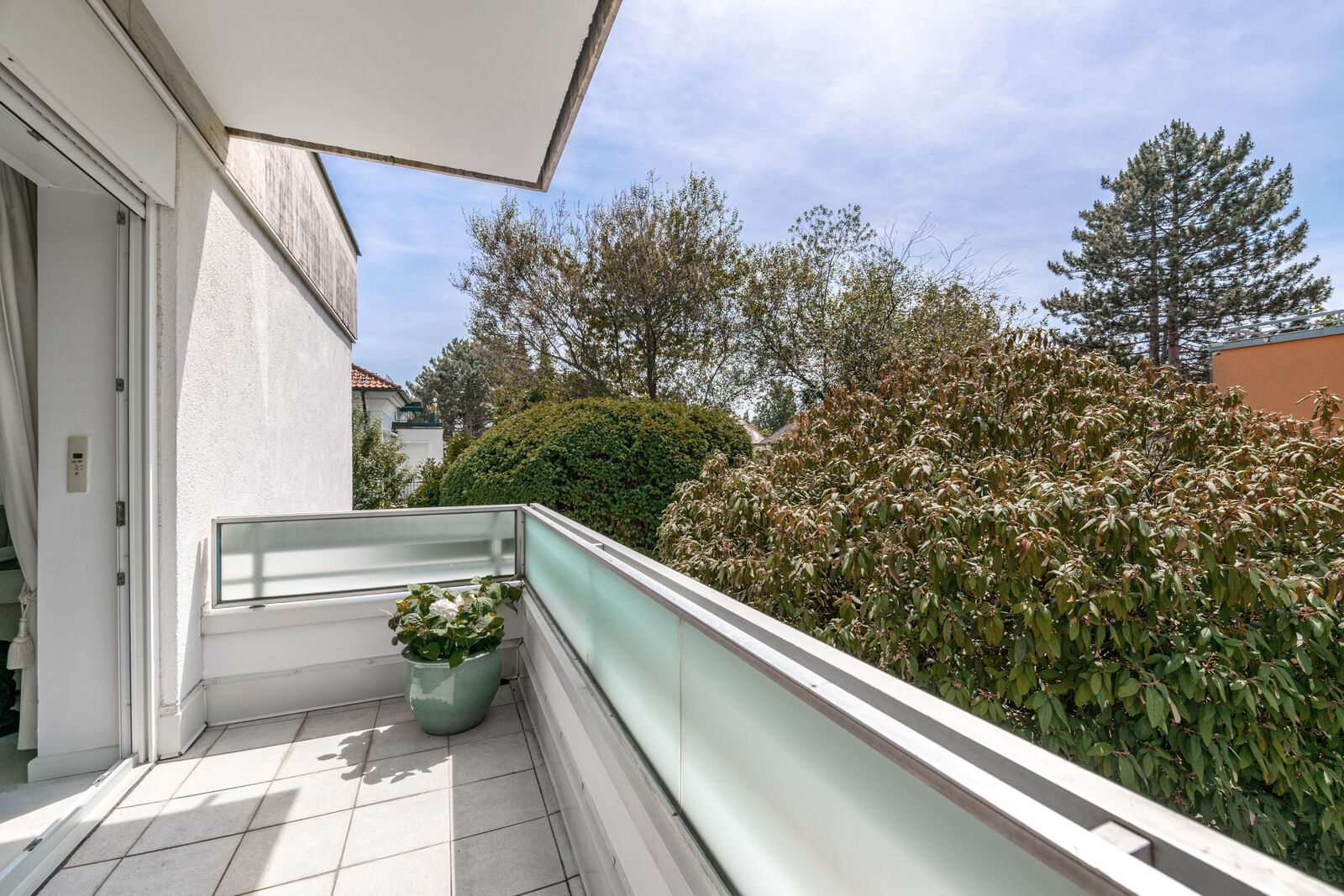 Westbalkon mit Blick ins Grüne