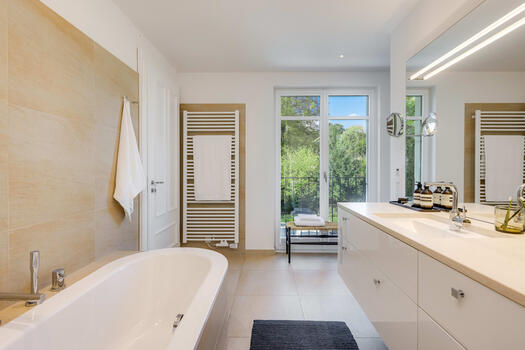Ladies' bathroom in the master area