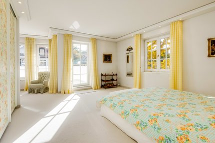 Sonniges Masterschlafzimmer
