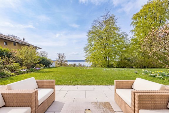 Idyllische Terrasse mit Weitblick