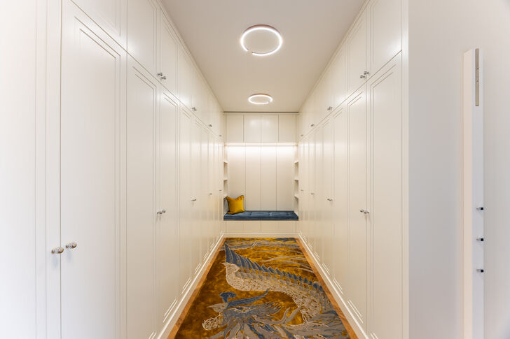 Elegante Maßeinbauten in der Masterankleide