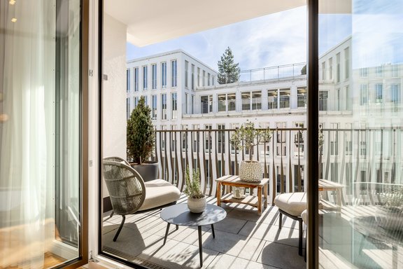 Enclosed loggia in a prime urban location