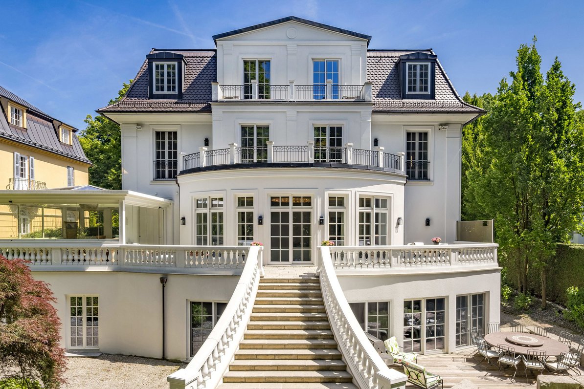 Classically elegant villa