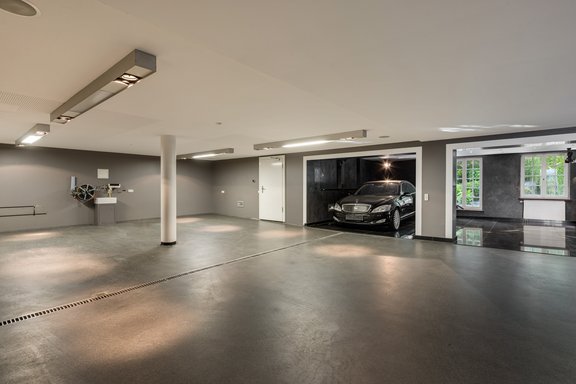 Underground parking garage with 5 spaces