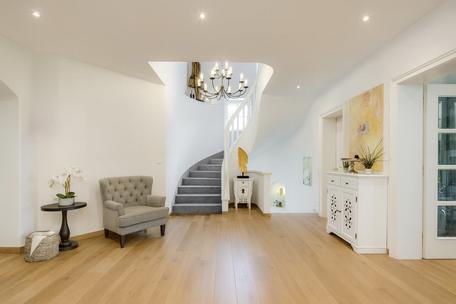 Classic country villa with granny annexe, pool and atmospheric idyllic garden