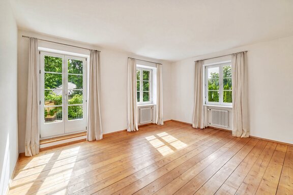 Four rooms on the upper floor
