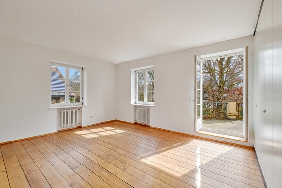 Bedroom with terrace