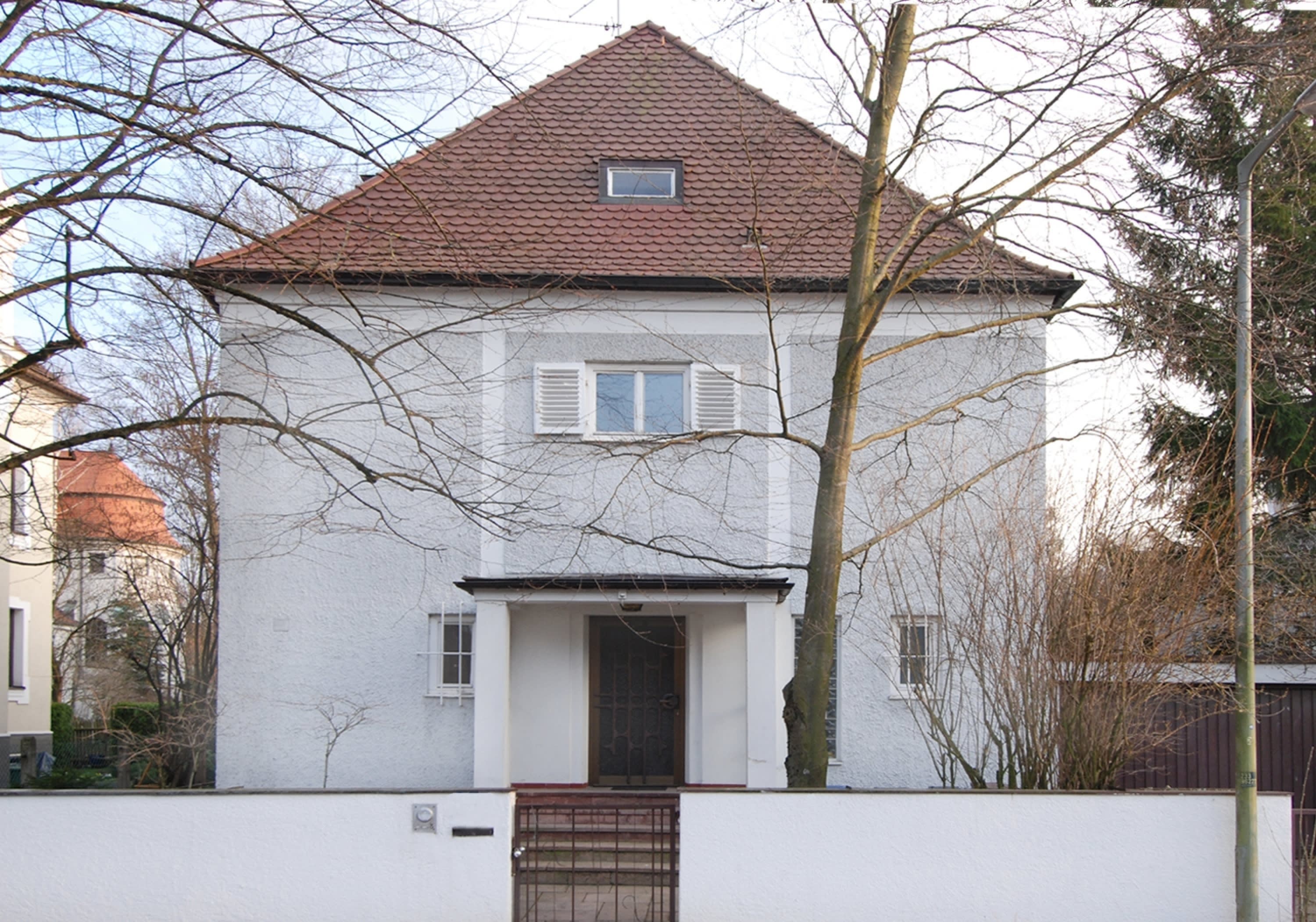 Klassisches Einfamilienhaus aus den 30er Jahren mit offenem Kamin und Südgarten