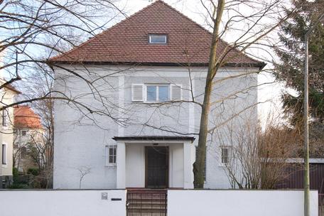 Klassisches Einfamilienhaus aus den 30er Jahren mit offenem Kamin und Südgarten