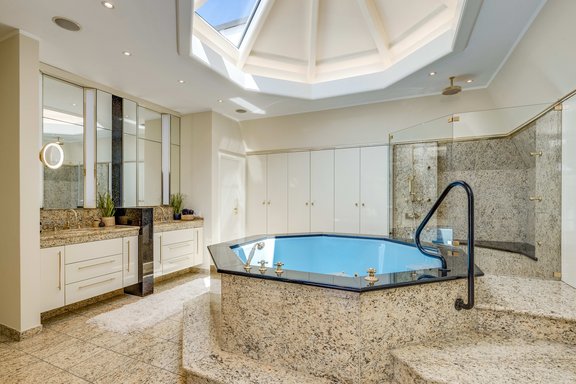 Masterbad mit Glaskuppel