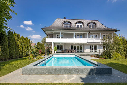 Elegant villa with beautiful south garden