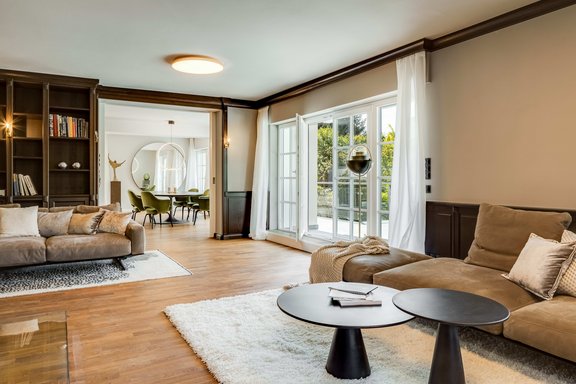 Wohnzimmer mit Zugang zur Terrasse