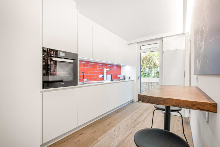 Moderne Küche mit Essplatz
