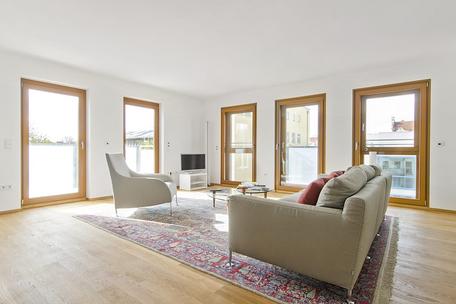 "Königsplatz-Palais": Modern 4-room apartment in top location