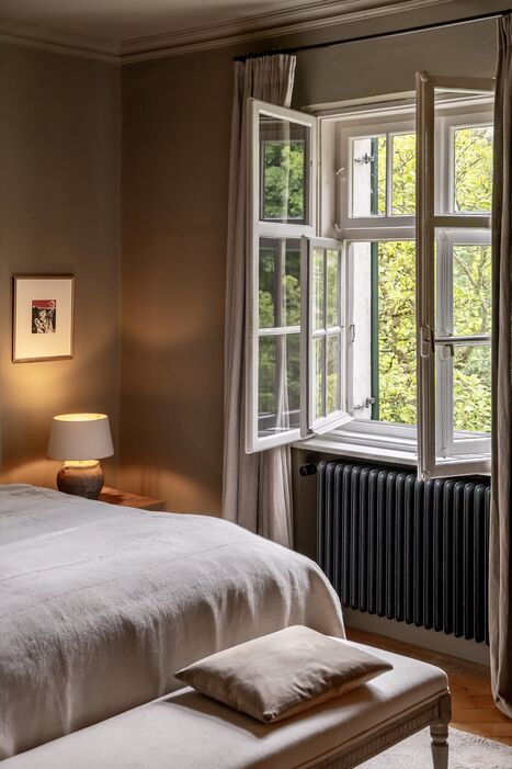 Schlafzimmer mit Blick ins Grüne