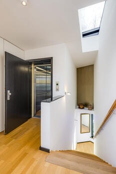 Lift to the apartment