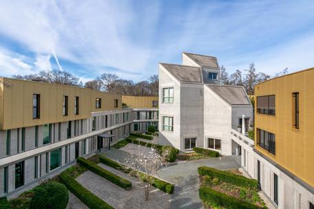Individualität in Bestlage: Luxuriöse 3-Zimmer-Wohnung in kunstvoll inszeniertem Baudenkmal