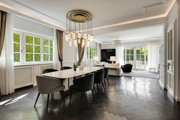 Spacious living/dining area