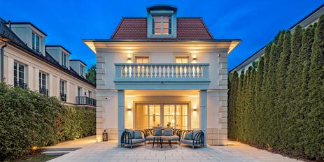À la française: Elegant-luxuriöse Familien-Villa mit Spa im feinsten Herzogpark
