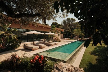La Milena: Minimalistisch-elegantes Traumdomizil im Finca-Stil mit Pool
